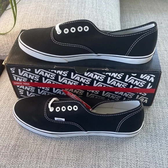 Vans Authentic Low Pro in Black/True White Men’s Size 10 Women’s Size 11.5 - Picture 2 of 8